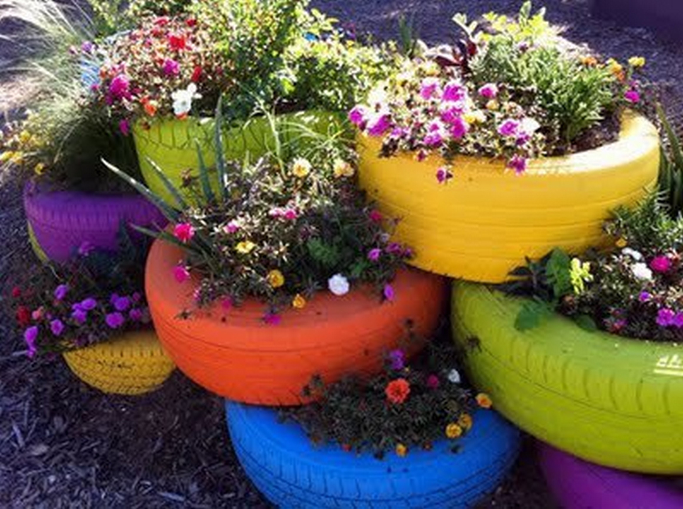 bricolage pour le jardin pneus pots de fleurs